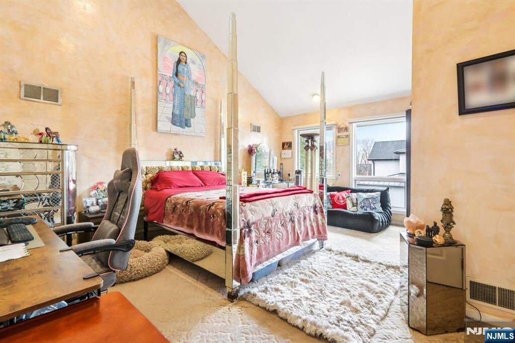 5 Bedroom Single Family Home/House's Image 26