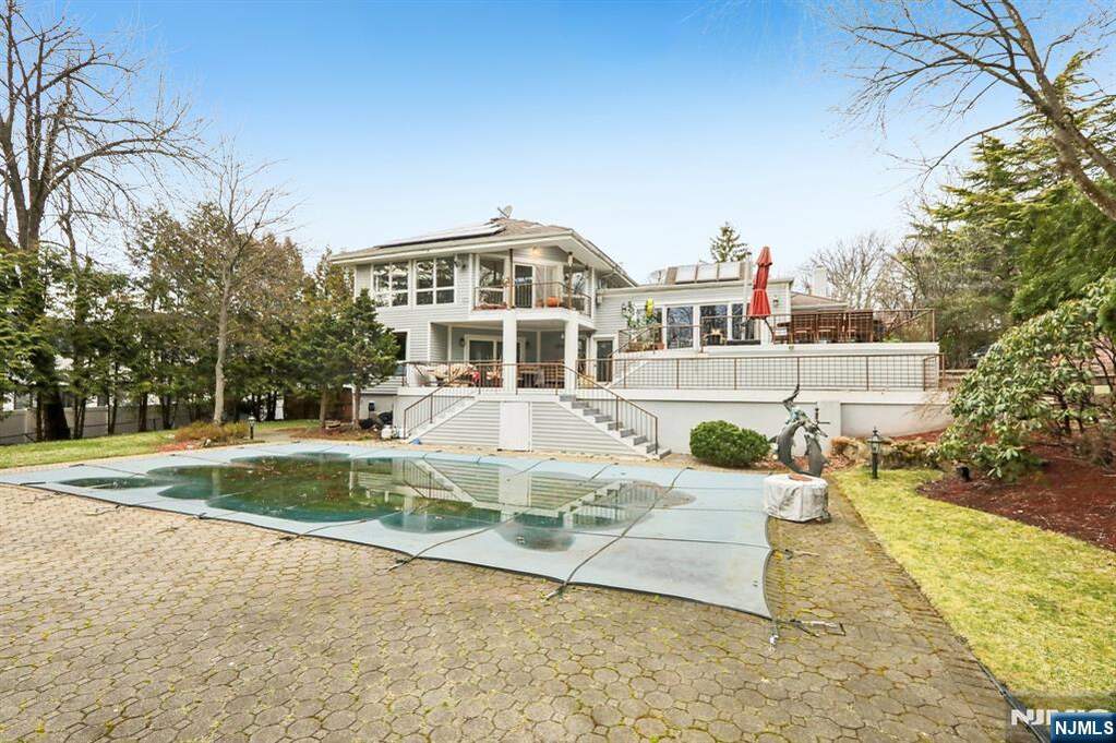 5 Bedroom Single Family Home/House's Image 35