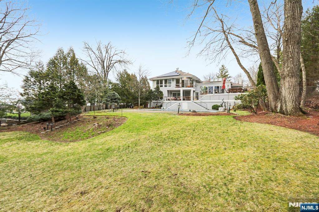 5 Bedroom Single Family Home/House's Image 36