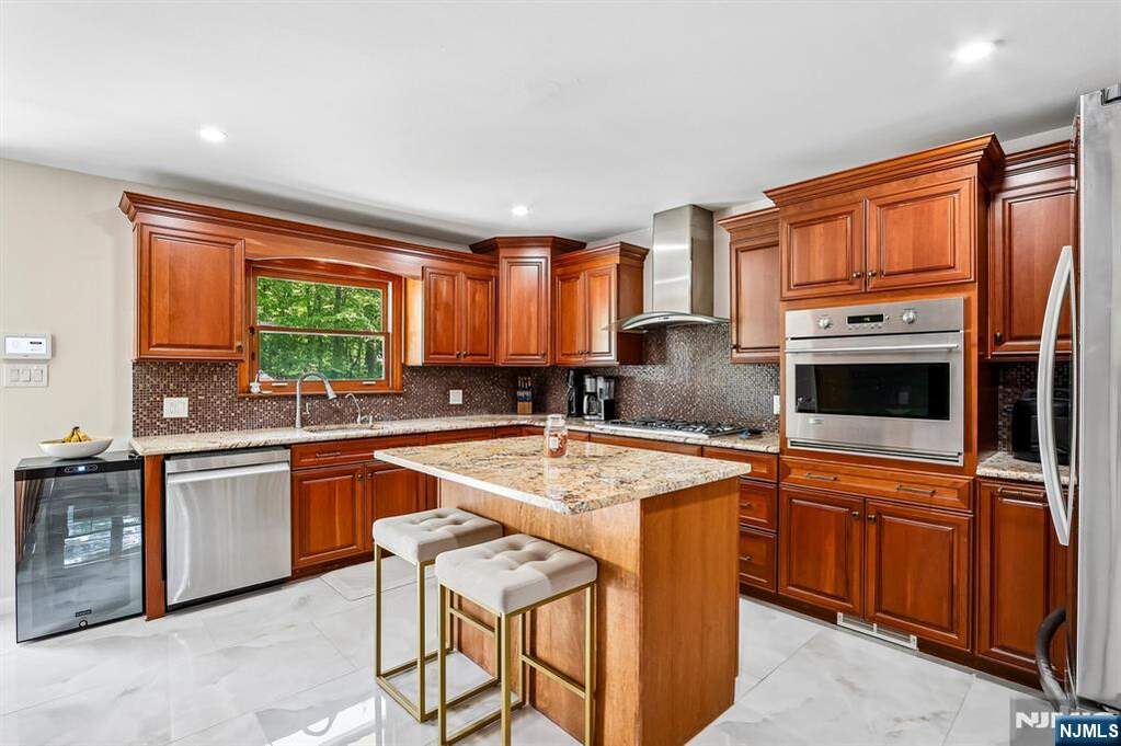 4 Bedroom Single Family Home/House's Image 9