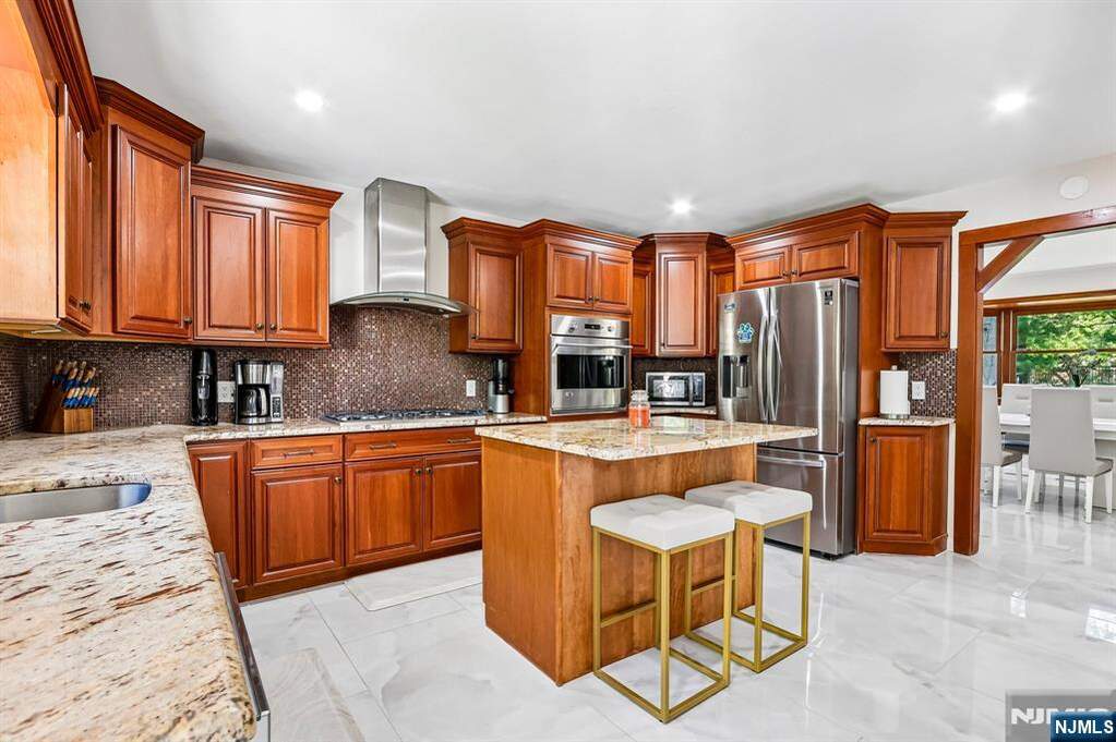 4 Bedroom Single Family Home/House's Image 10