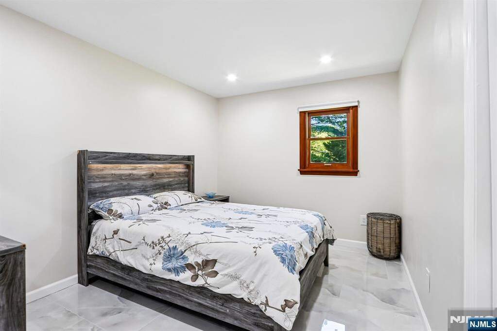 4 Bedroom Single Family Home/House's Image 14