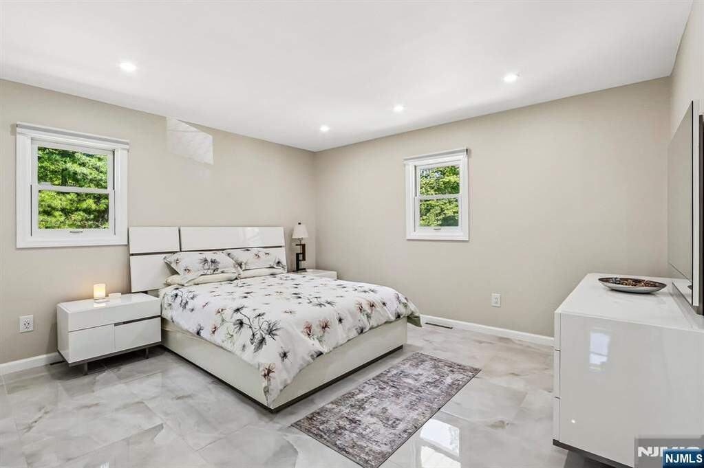 4 Bedroom Single Family Home/House's Image 17