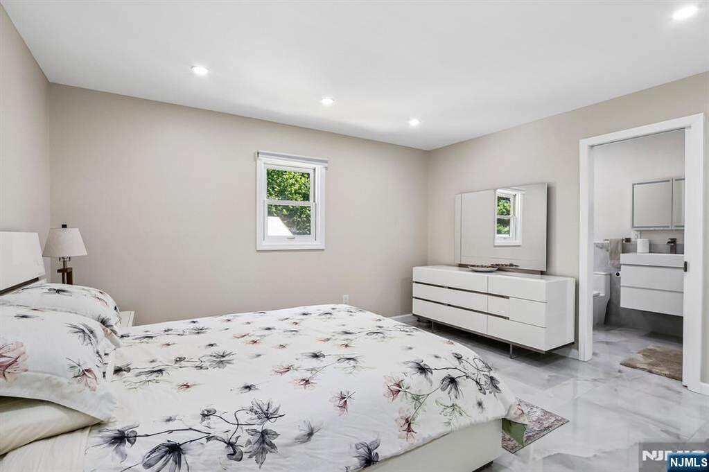 4 Bedroom Single Family Home/House's Image 18