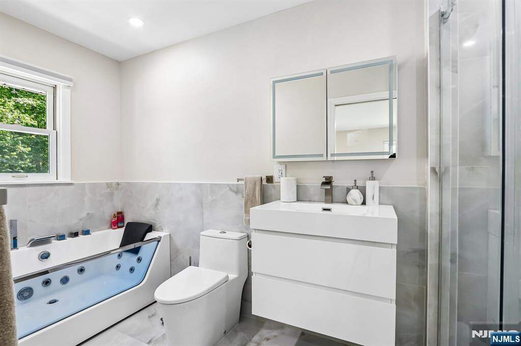 4 Bedroom Single Family Home/House's Image 19