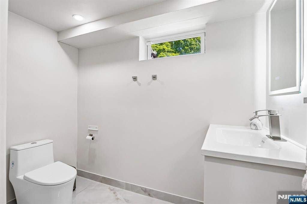4 Bedroom Single Family Home/House's Image 23