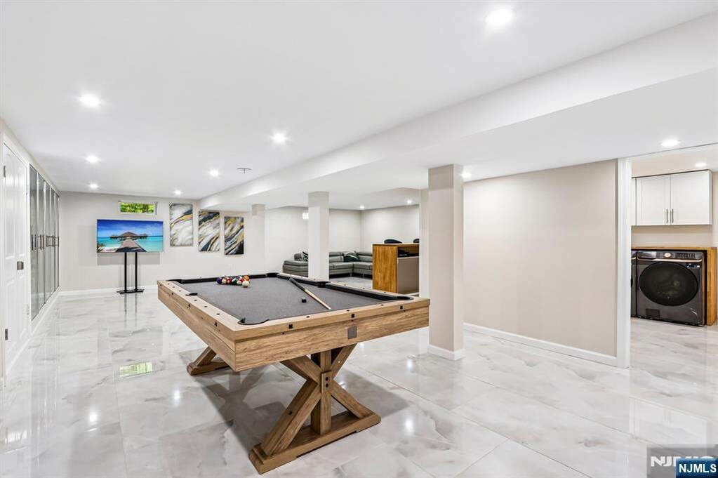 4 Bedroom Single Family Home/House's Image 25