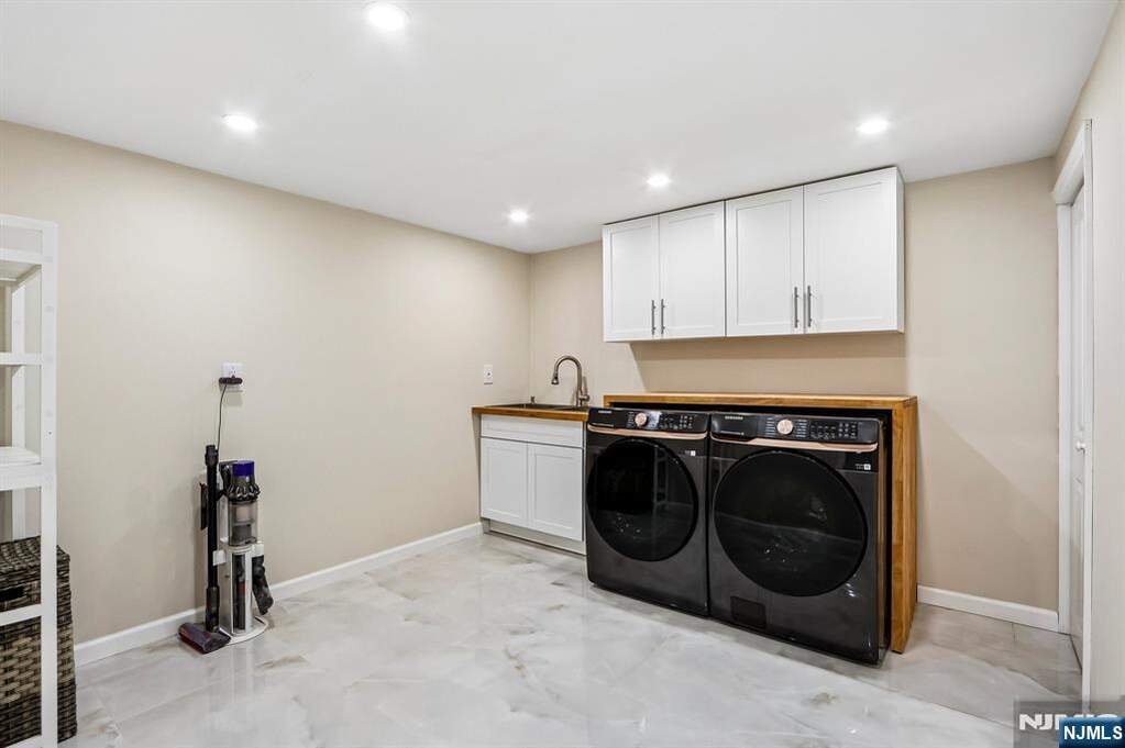 4 Bedroom Single Family Home/House's Image 26