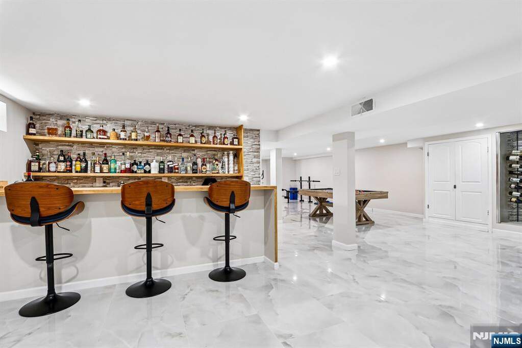 4 Bedroom Single Family Home/House's Image 33