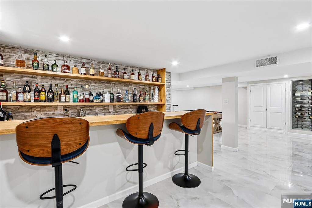 4 Bedroom Single Family Home/House's Image 34