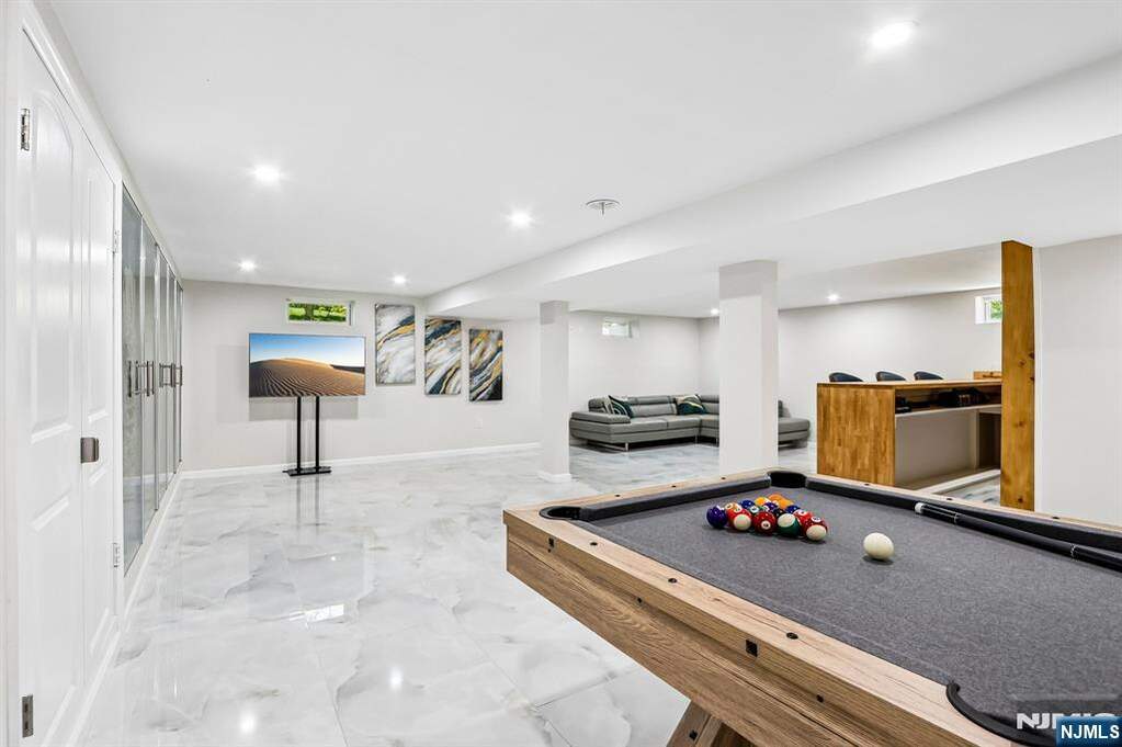 4 Bedroom Single Family Home/House's Image 35