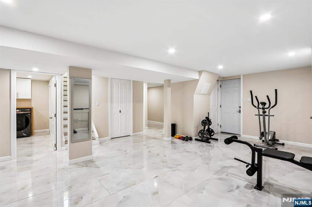4 Bedroom Single Family Home/House's Image 36
