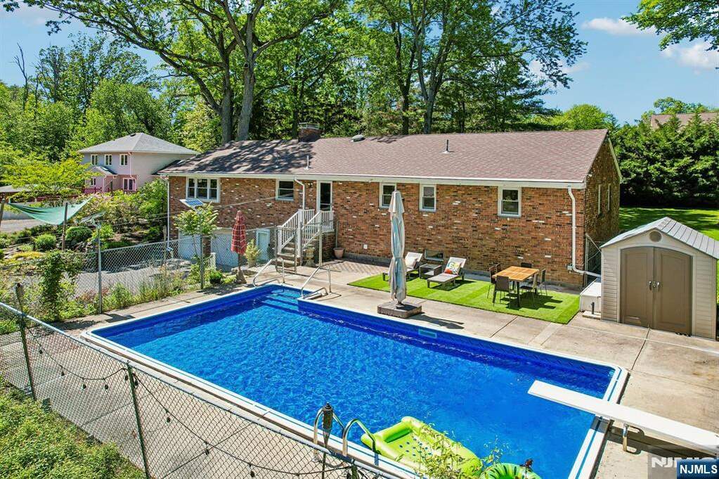 4 Bedroom Single Family Home/House's Image 39