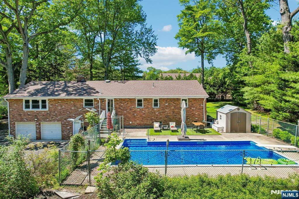 4 Bedroom Single Family Home/House's Image 40