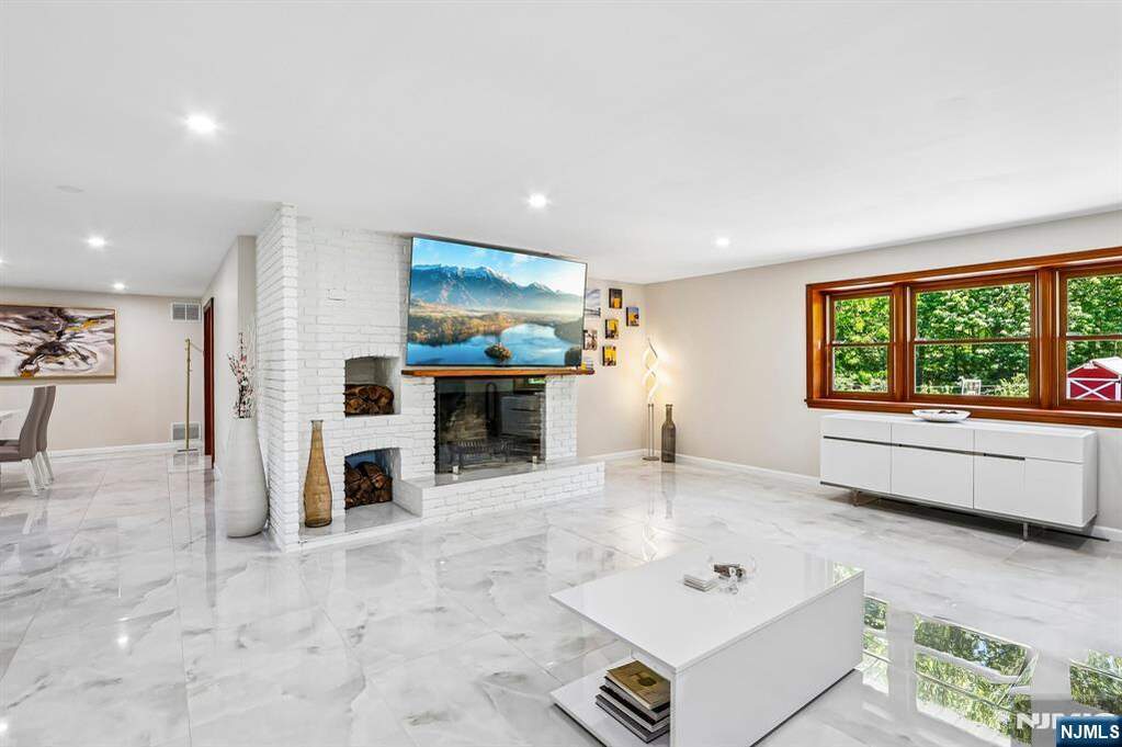4 Bedroom Single Family Home/House's Image 5
