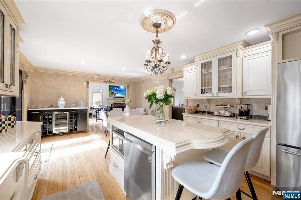 5 Bedroom Single Family Home/House's Image 12