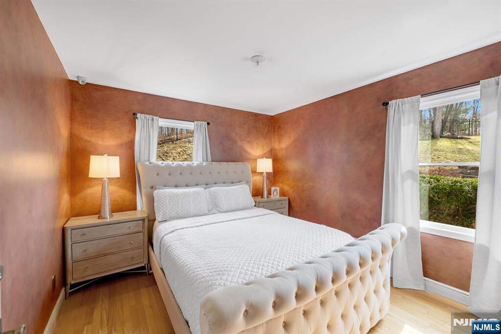 5 Bedroom Single Family Home/House's Image 15