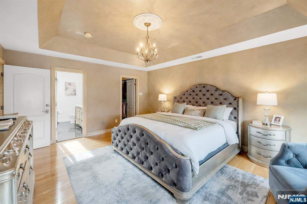 5 Bedroom Single Family Home/House's Image 18