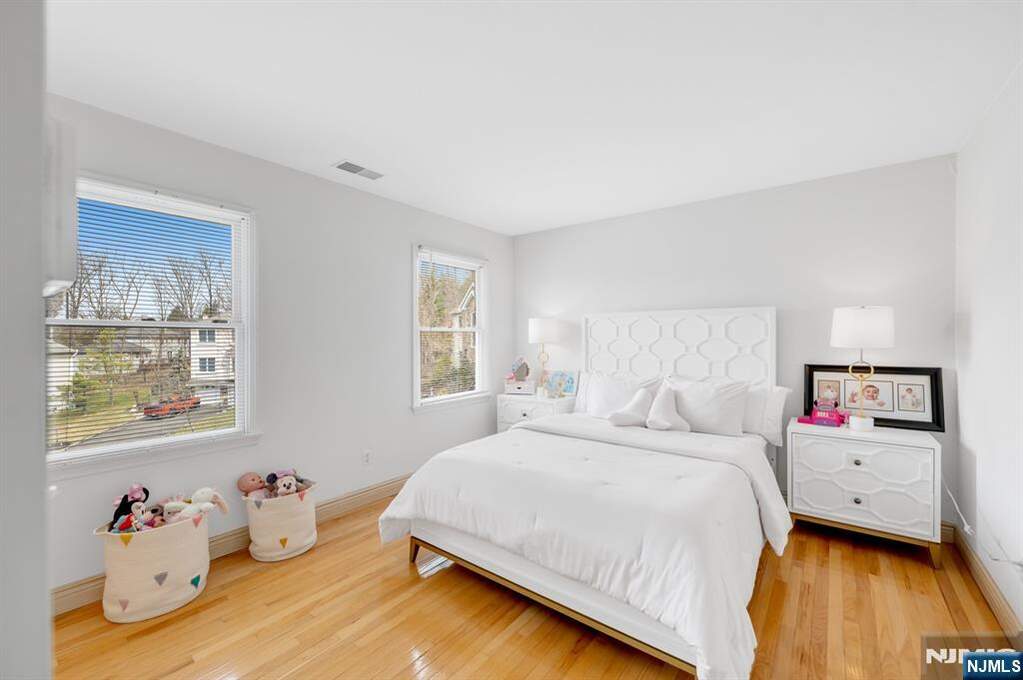 5 Bedroom Single Family Home/House's Image 23