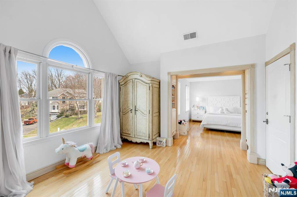 5 Bedroom Single Family Home/House's Image 25