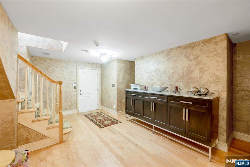 5 Bedroom Single Family Home/House's Image 34