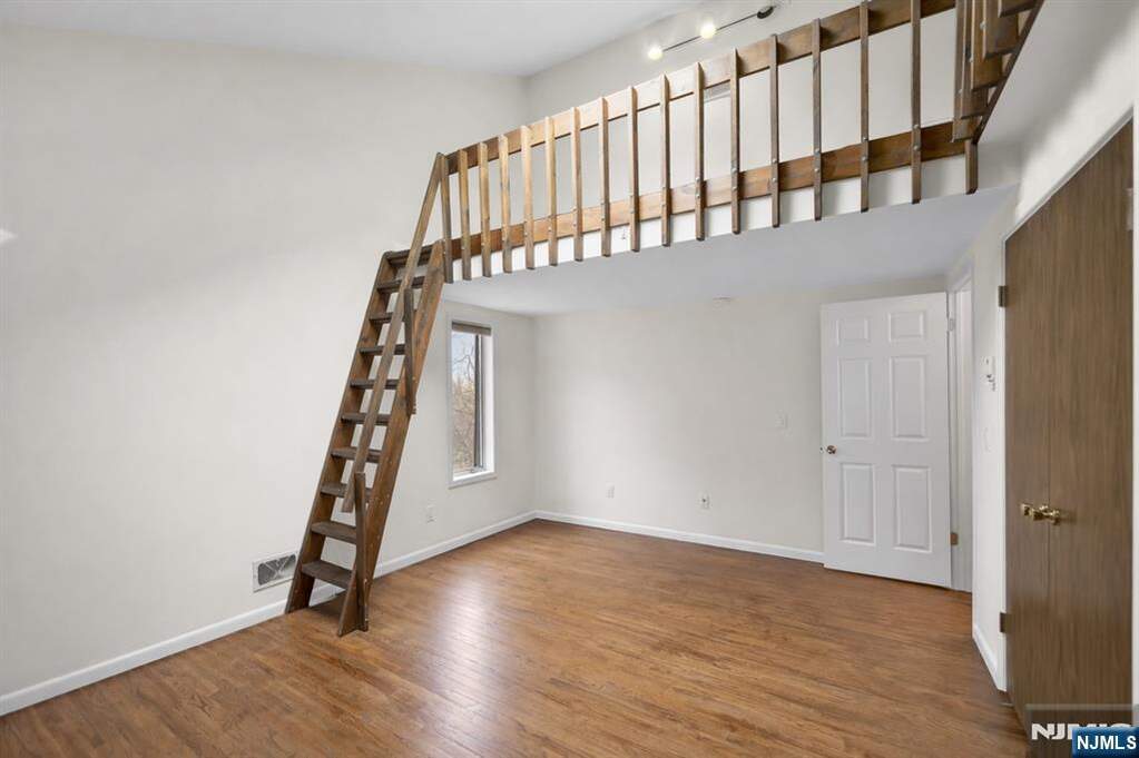 5 Bedroom Single Family Home/House's Image 16
