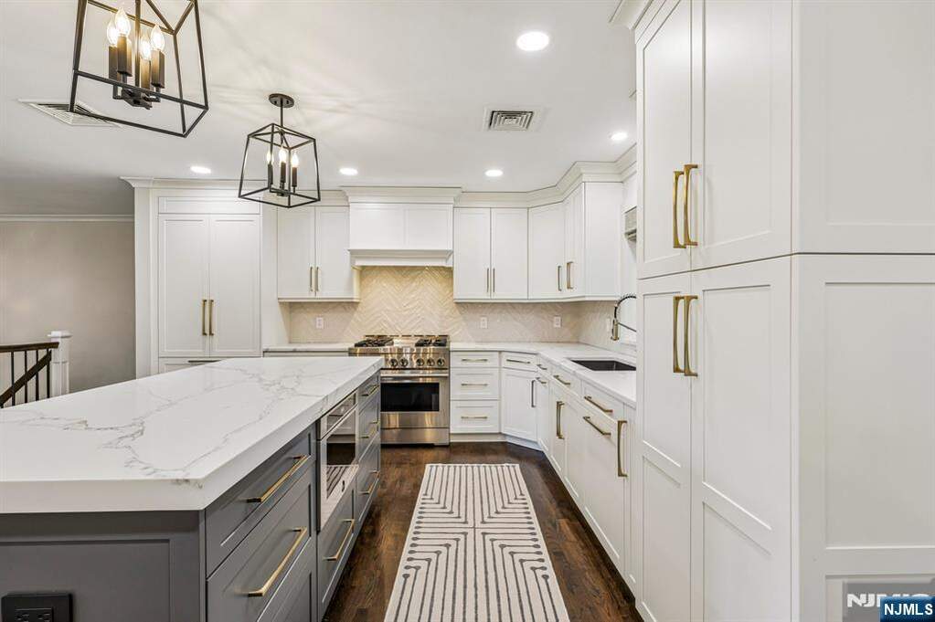 4 Bedroom Single Family Home/House's Image 9
