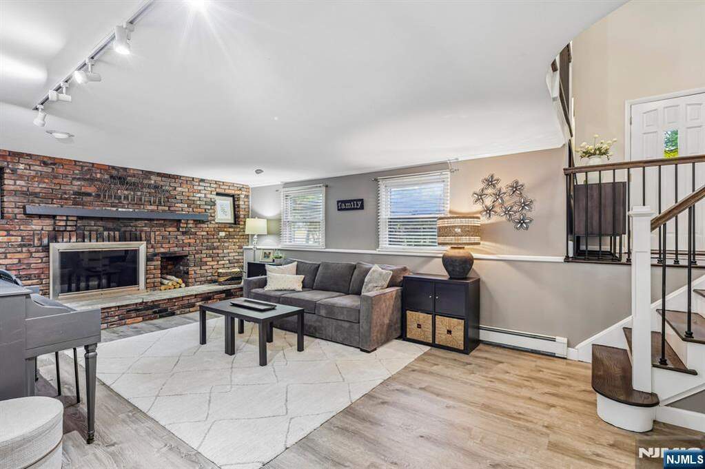 4 Bedroom Single Family Home/House's Image 12