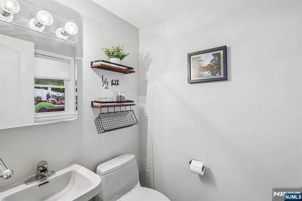 4 Bedroom Single Family Home/House's Image 14