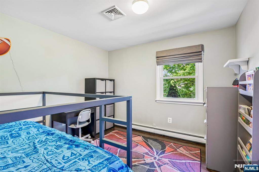 4 Bedroom Single Family Home/House's Image 18