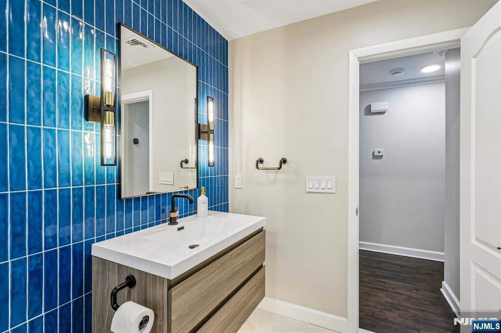 4 Bedroom Single Family Home/House's Image 20