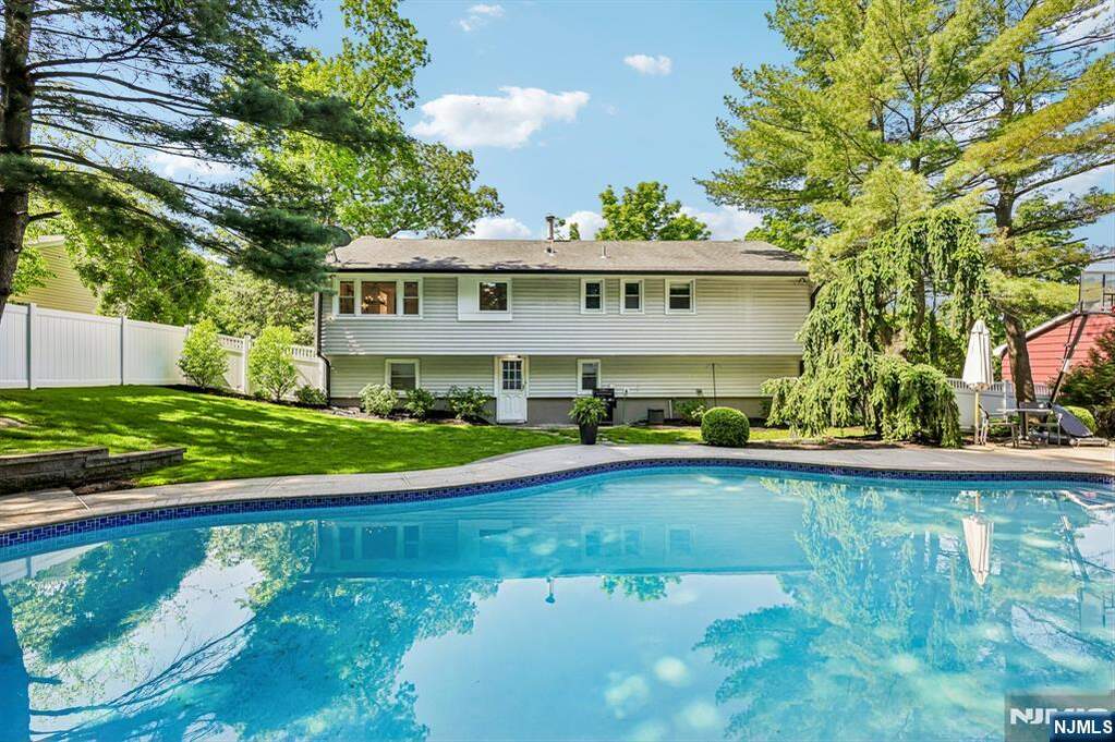 4 Bedroom Single Family Home/House's Image 22