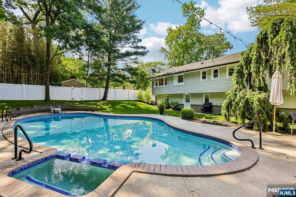 4 Bedroom Single Family Home/House's Image 24