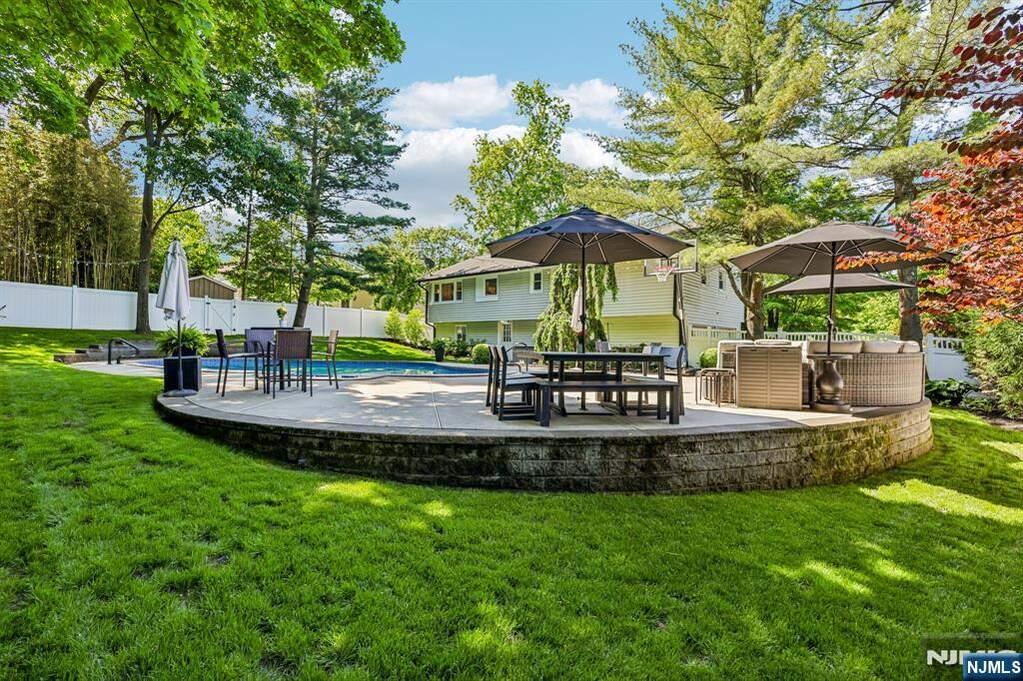 4 Bedroom Single Family Home/House's Image 25