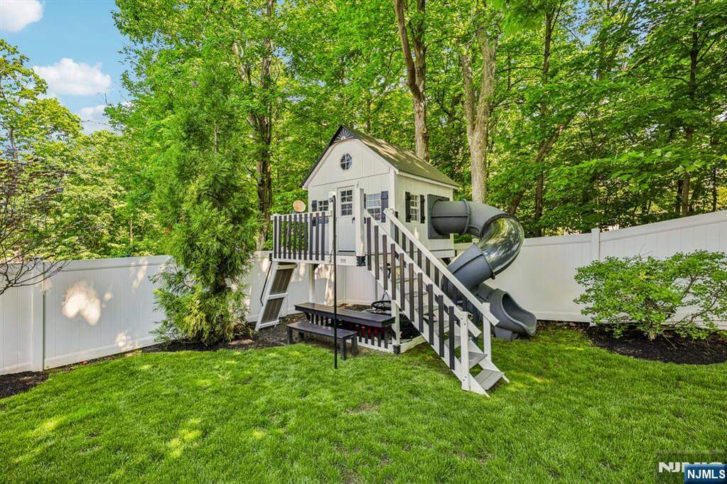 4 Bedroom Single Family Home/House's Image 26