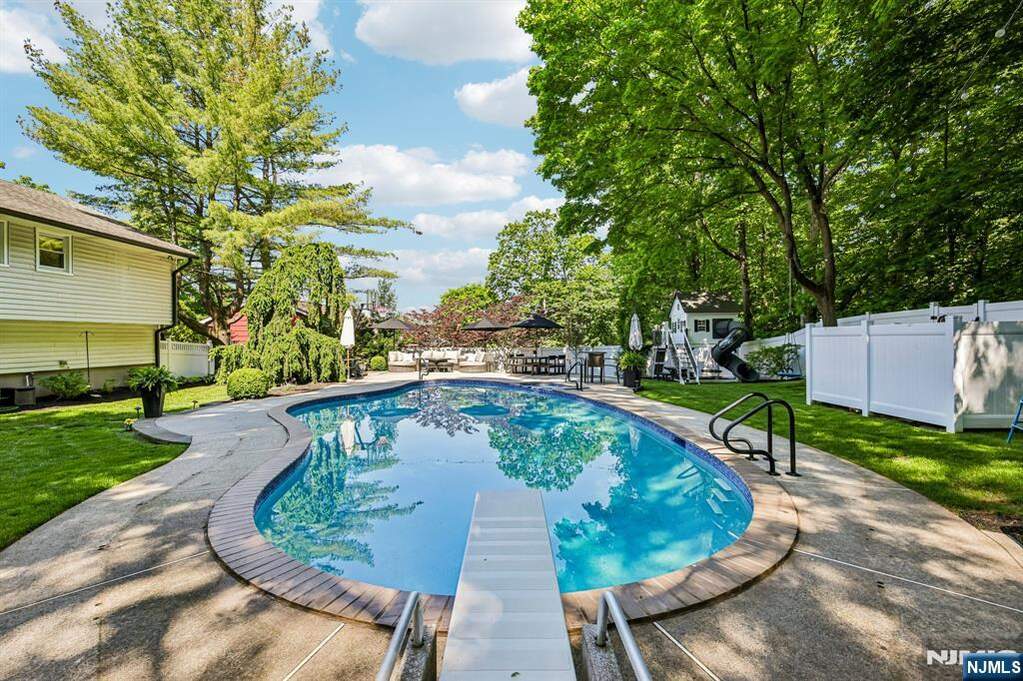 4 Bedroom Single Family Home/House's Image 27