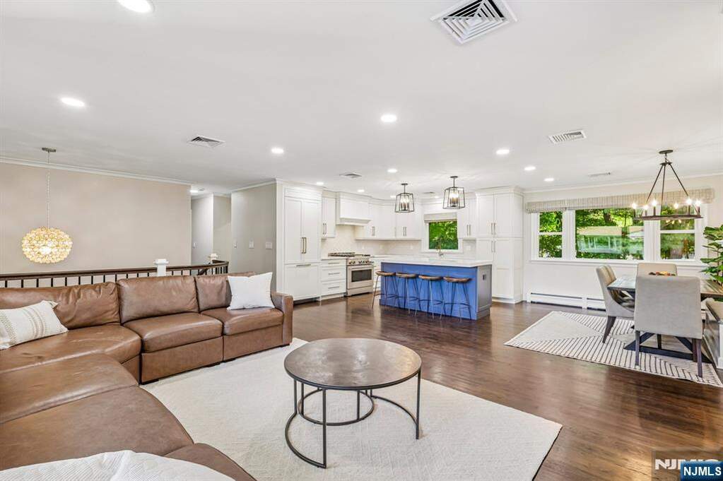 4 Bedroom Single Family Home/House's Image 4