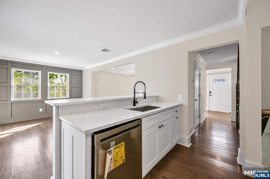 3 Bedroom Single Family Home/House's Image 9
