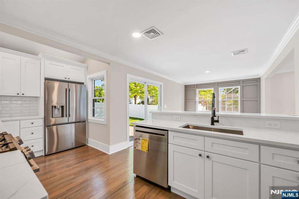 3 Bedroom Single Family Home/House's Image 11