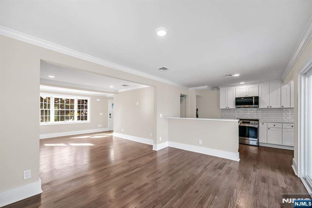 3 Bedroom Single Family Home/House's Image 14