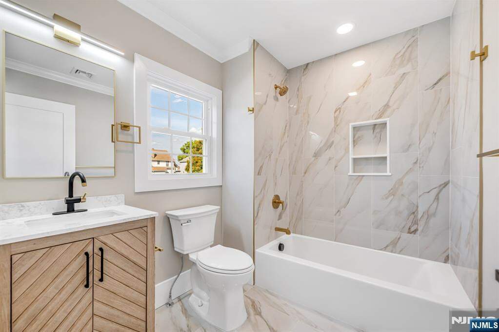 3 Bedroom Single Family Home/House's Image 23