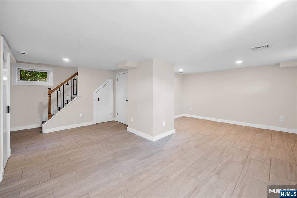 3 Bedroom Single Family Home/House's Image 25