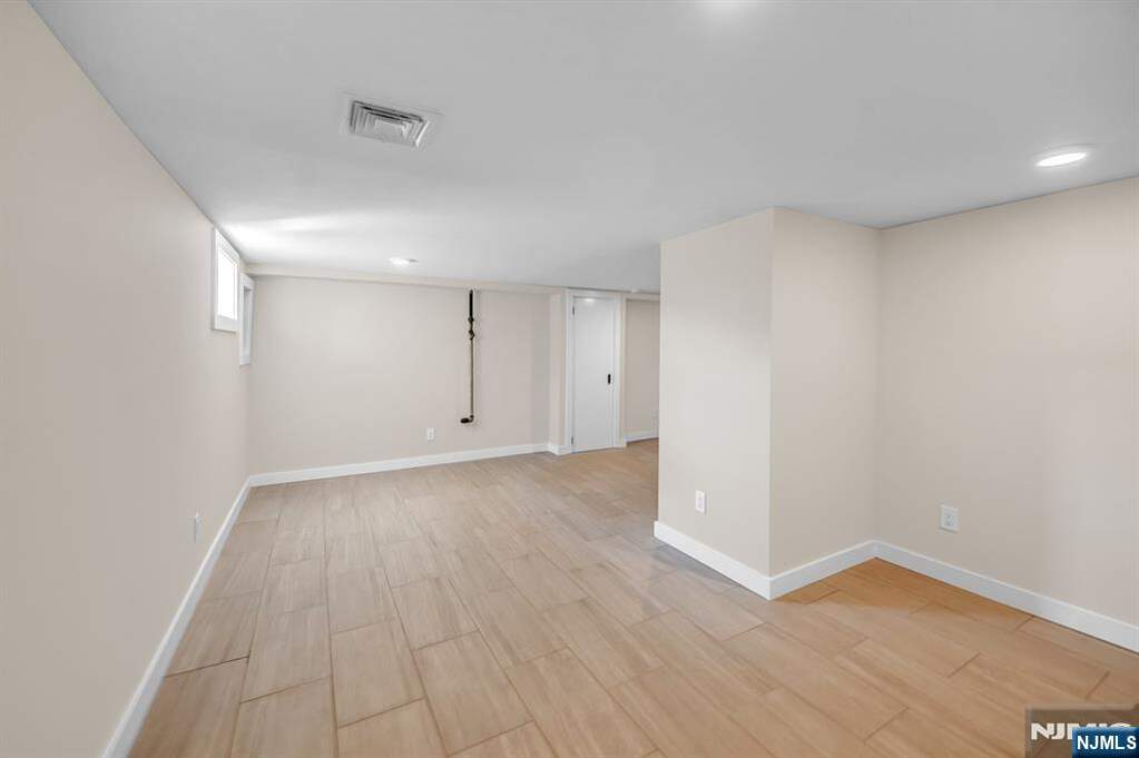 3 Bedroom Single Family Home/House's Image 27