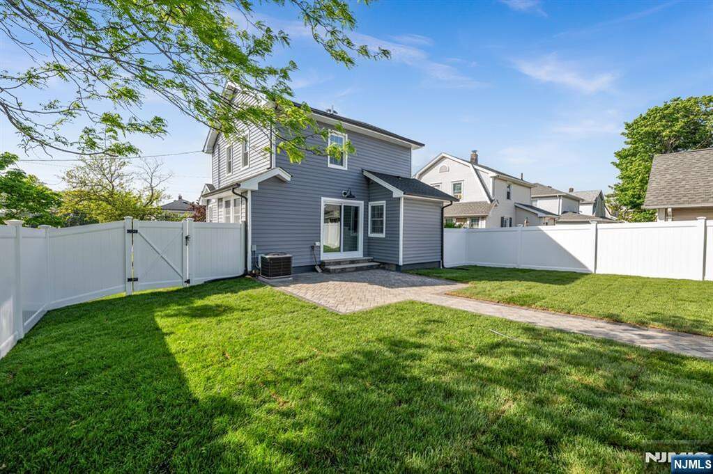 3 Bedroom Single Family Home/House's Image 29
