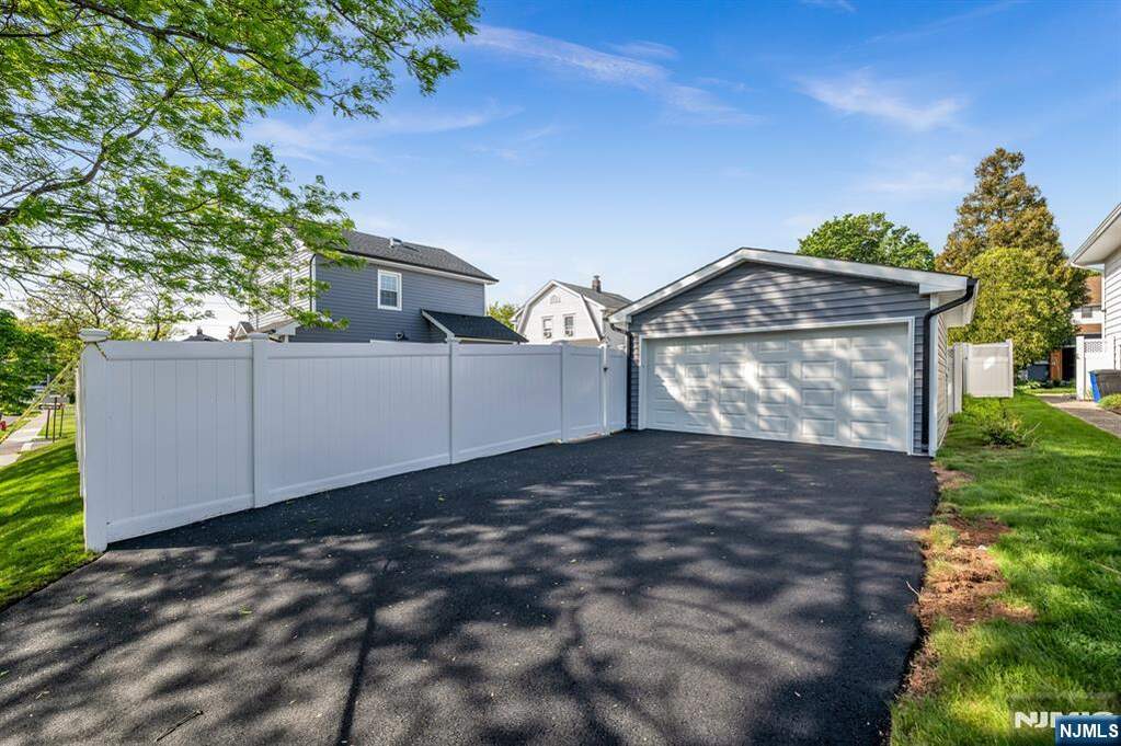 3 Bedroom Single Family Home/House's Image 31