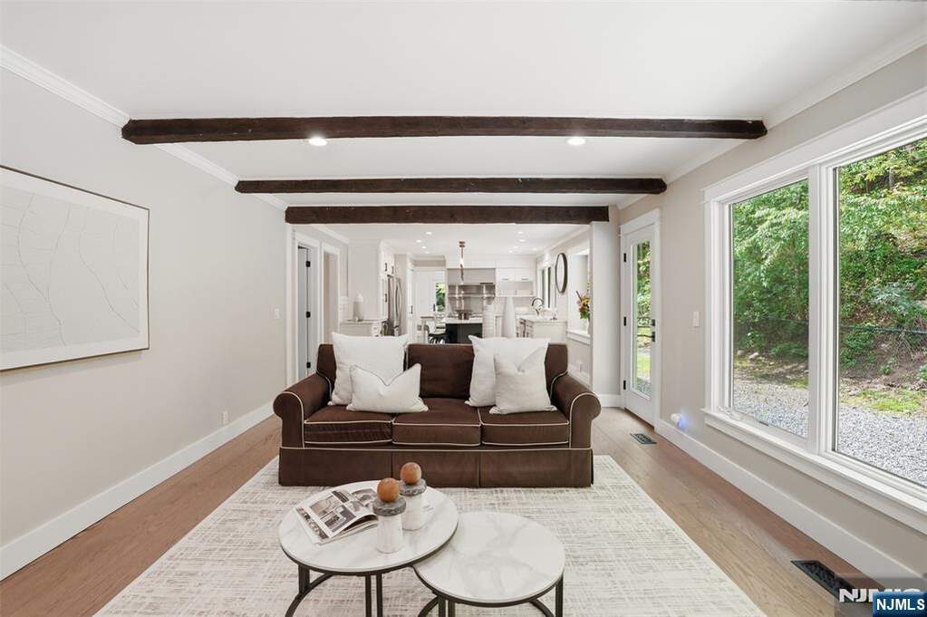 5 Bedroom Single Family Home/House's Image 12