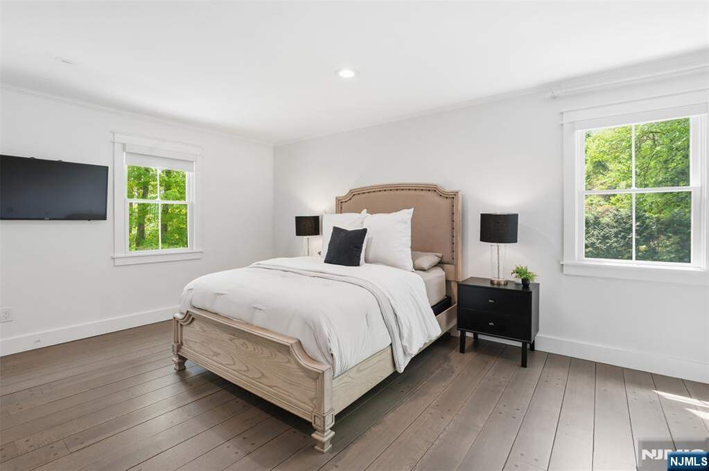 5 Bedroom Single Family Home/House's Image 18