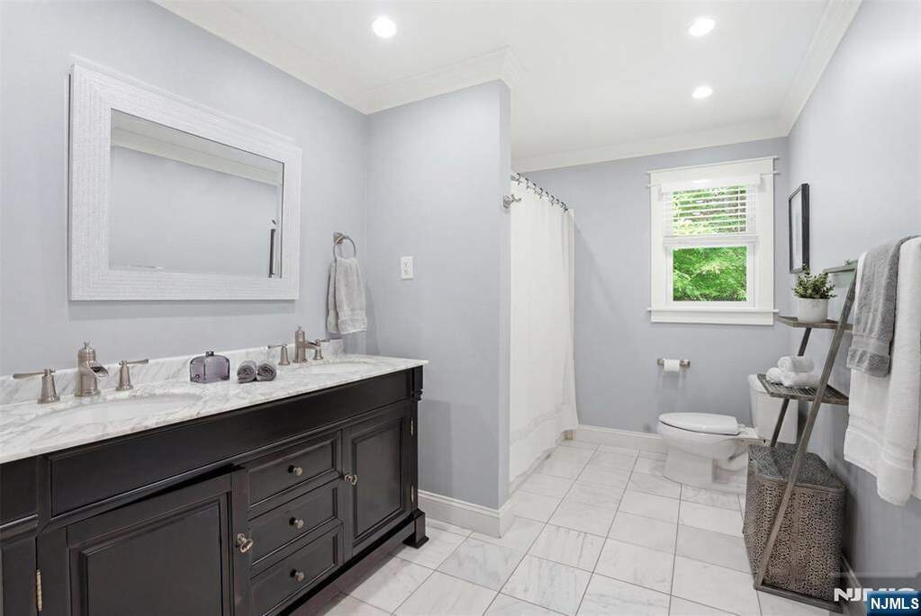 5 Bedroom Single Family Home/House's Image 20
