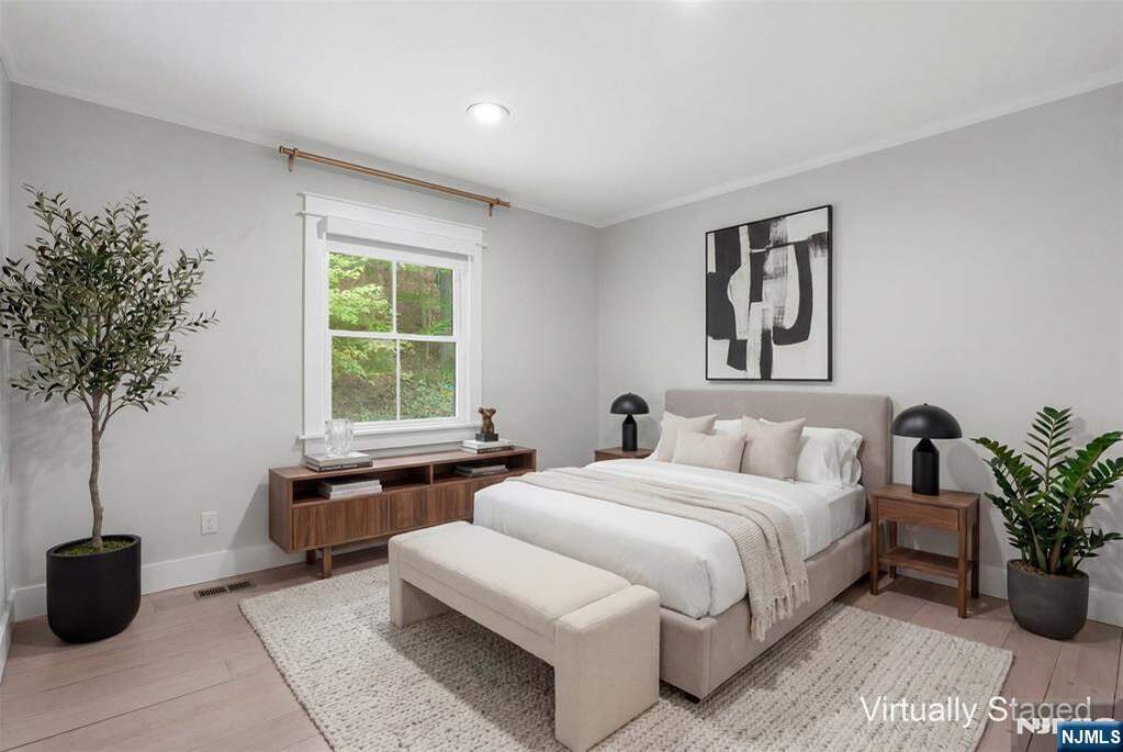 5 Bedroom Single Family Home/House's Image 21