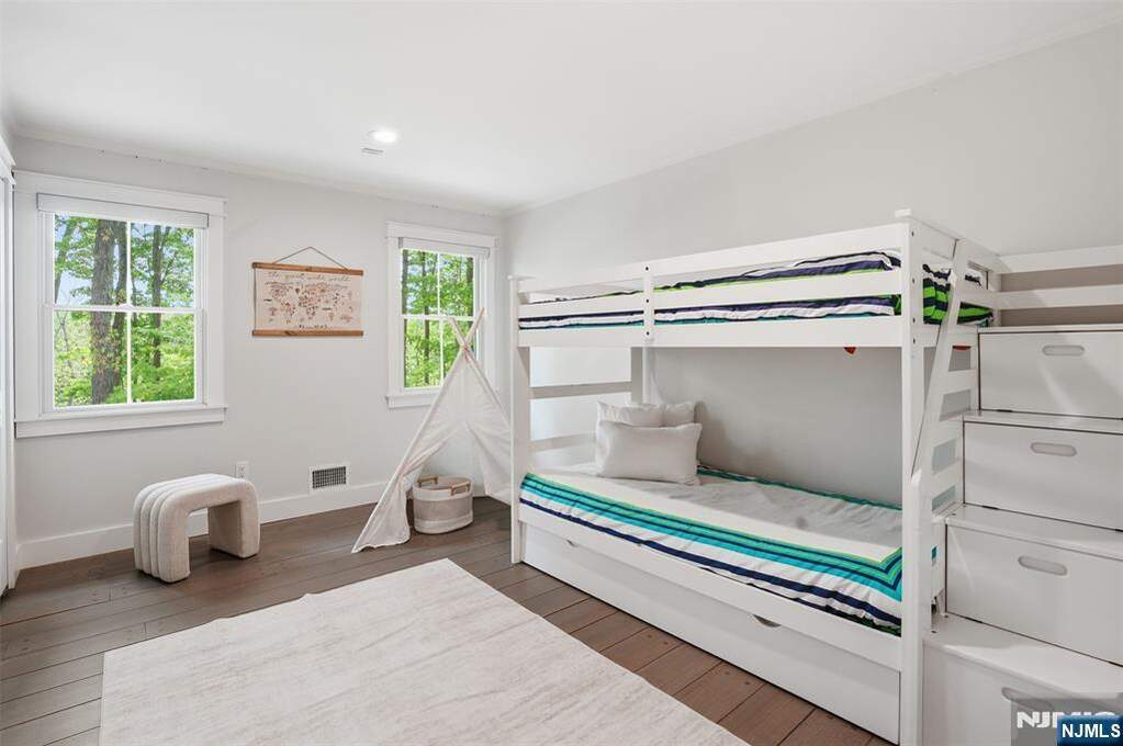 5 Bedroom Single Family Home/House's Image 22